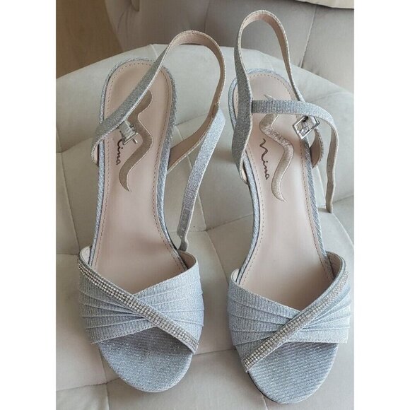 NEW NINA NICASIA TRUE SILVER DRESS SANDALS HEELS SZ.8.5 - Picture 3 of 9